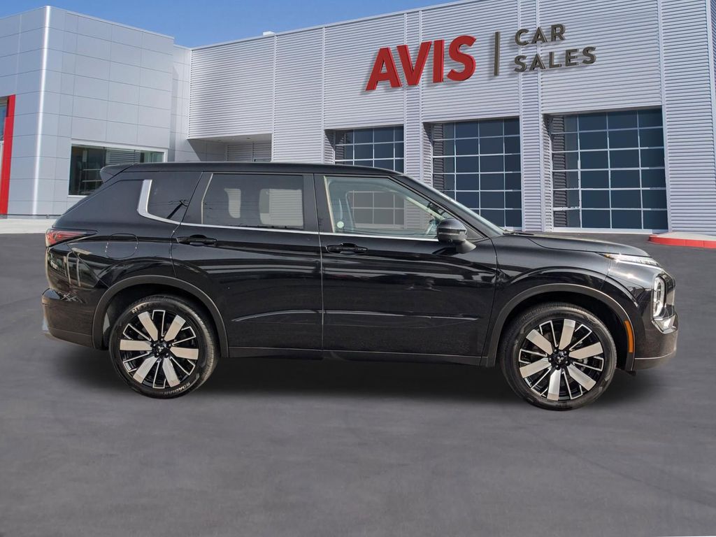 Thumbnail: 2025 Mitsubishi Outlander - 7
