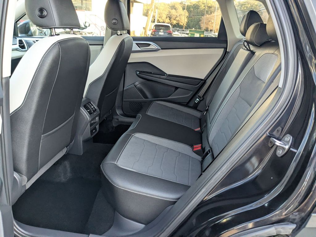 Thumbnail: 2025 Volkswagen Taos - 22