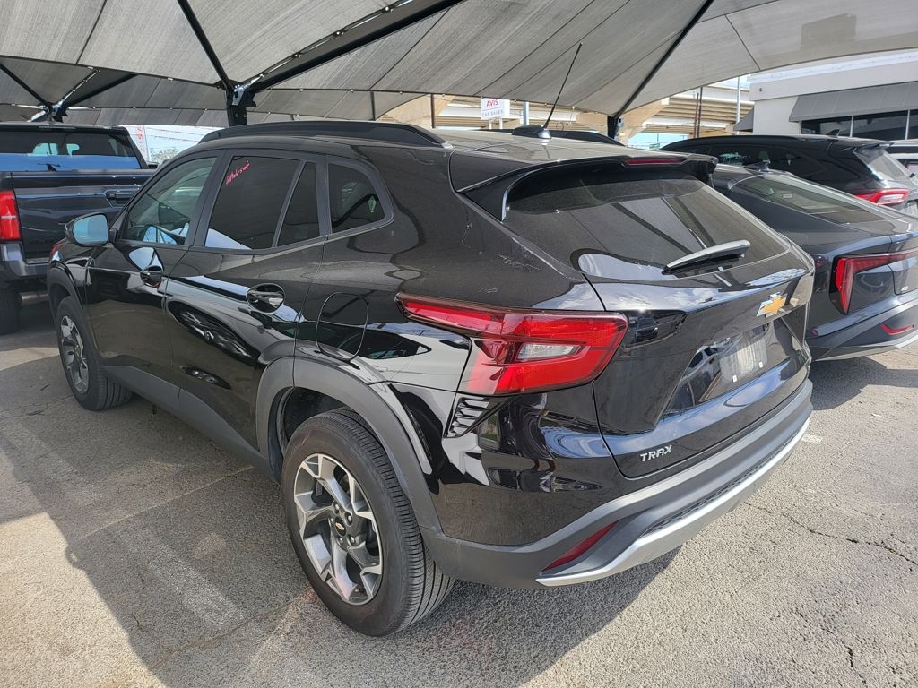 Thumbnail: 2025 Chevrolet Trax - 10