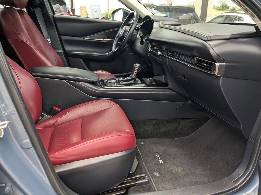 2025 Mazda CX-30 Carbon Edition - Photo 28