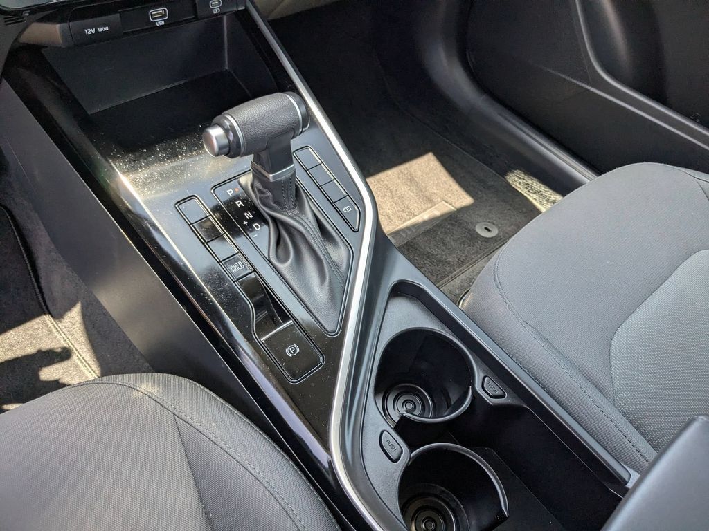 Thumbnail: 2025 Kia Niro - 21
