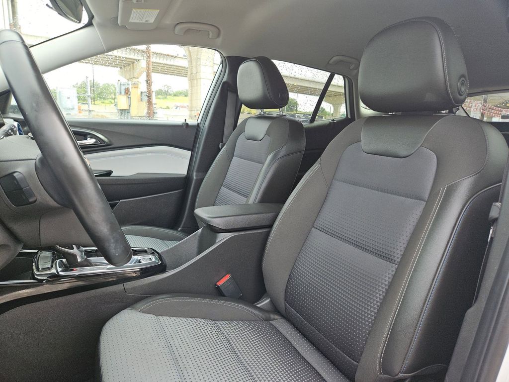 Thumbnail: 2025 Chevrolet Trax - 16