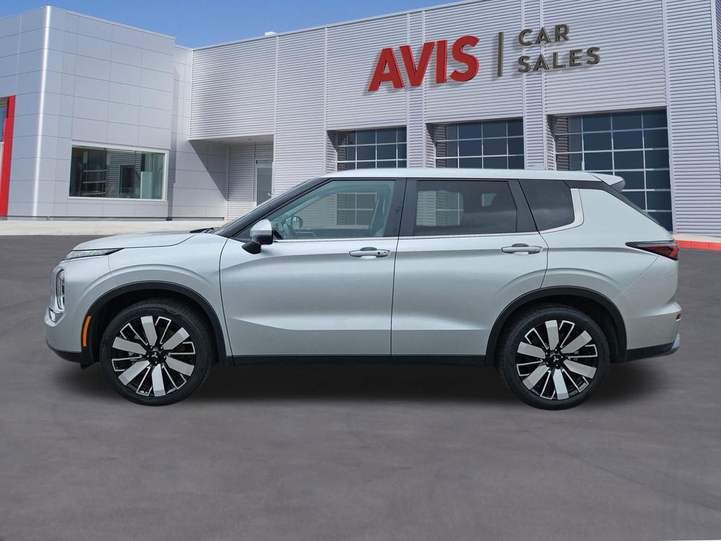 Thumbnail: 2025 Mitsubishi Outlander - 2