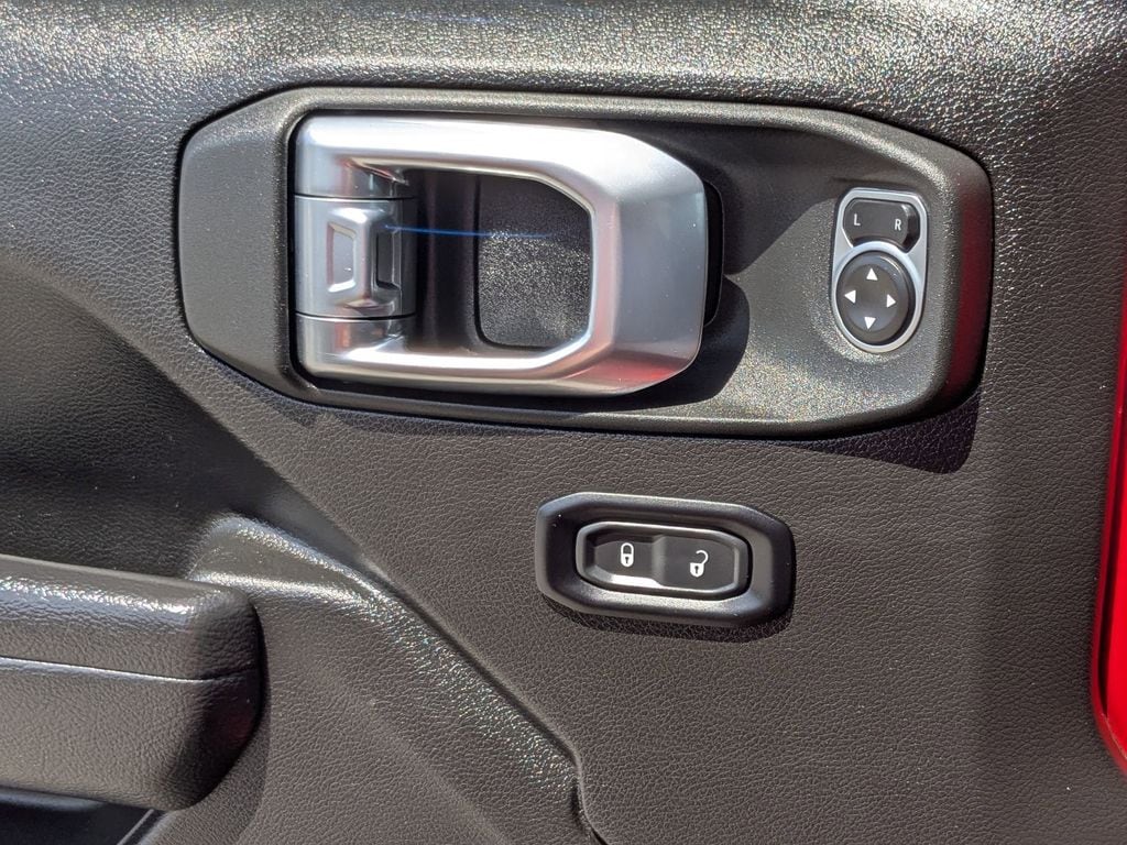 Thumbnail: 2025 Jeep Wrangler - 17