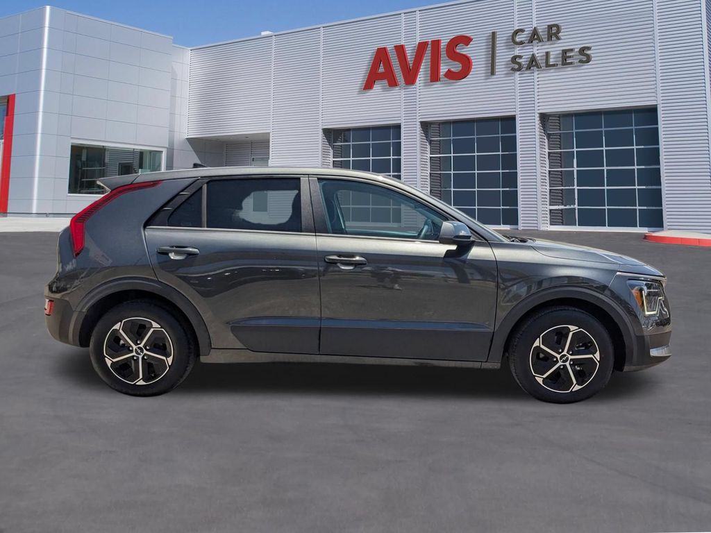 Thumbnail: 2025 Kia Niro - 7
