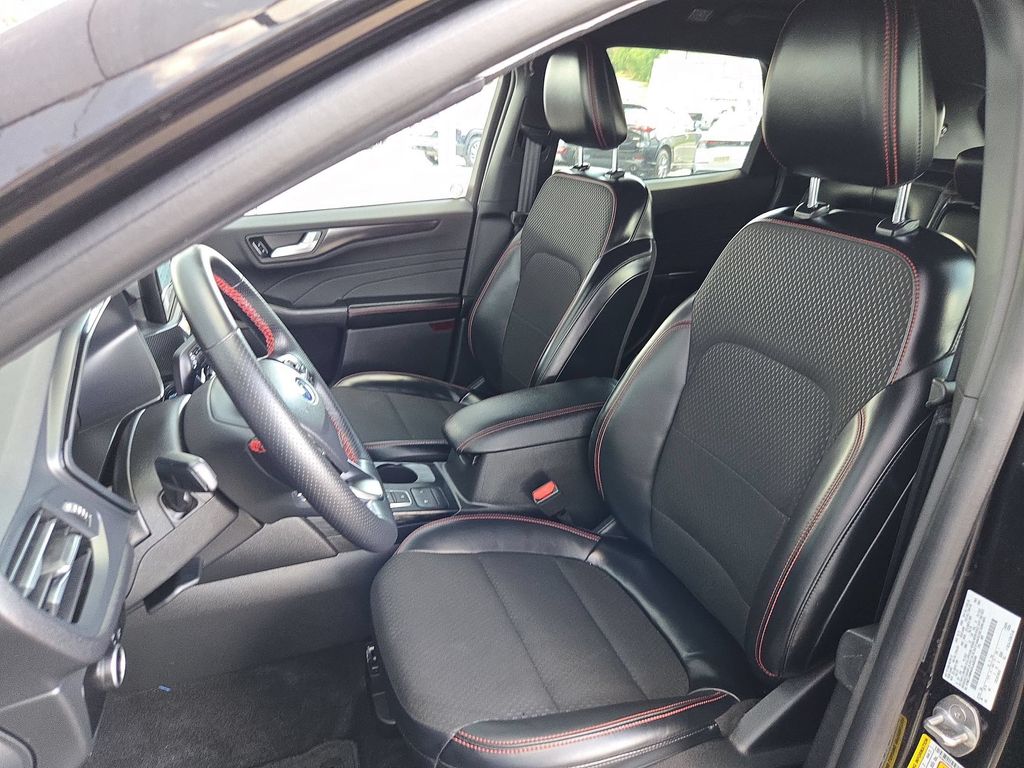 2025 Ford Escape ST-Line - Photo 16
