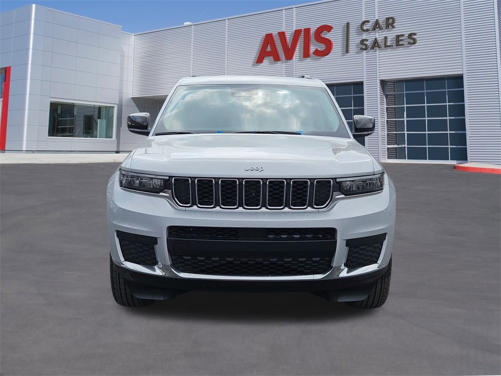 2023 Jeep Grand Cherokee Laredo 2