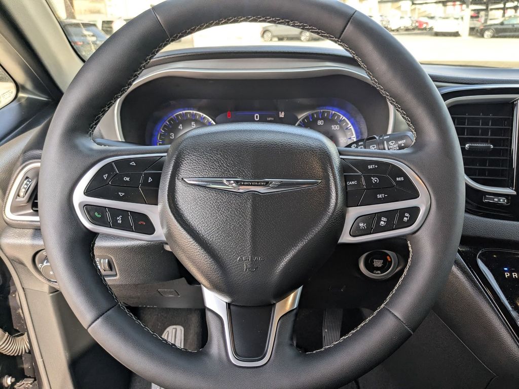 Thumbnail: 2025 Chrysler Pacifica - 17