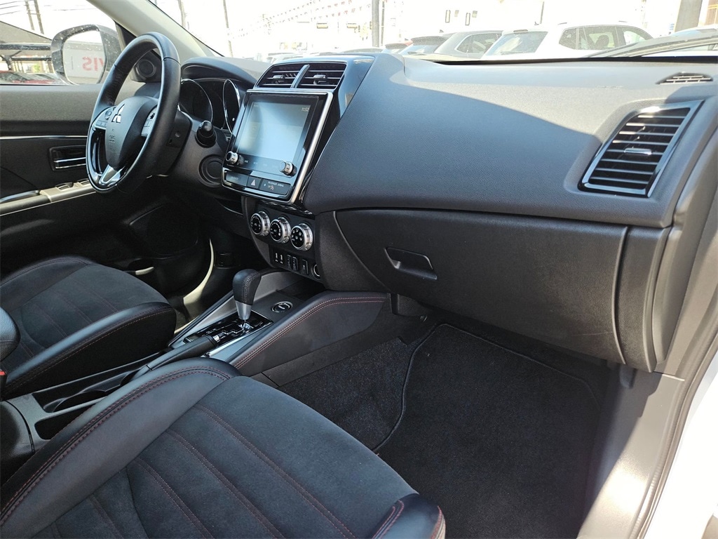 Thumbnail: 2024 Mitsubishi Outlander Sport - 31