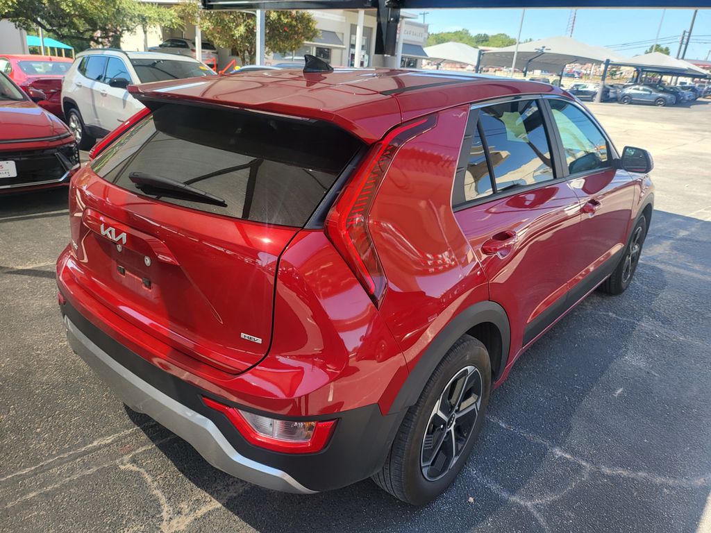 Thumbnail: 2025 Kia Niro - 8
