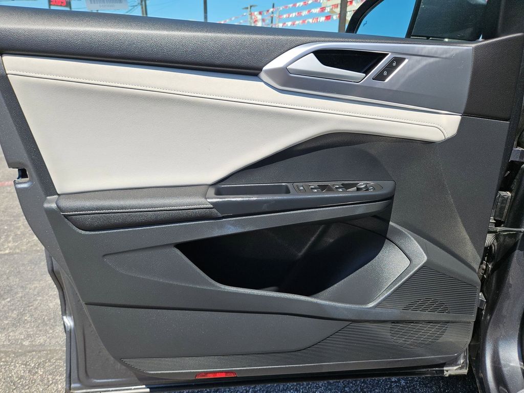 Thumbnail: 2025 Volkswagen Taos - 14