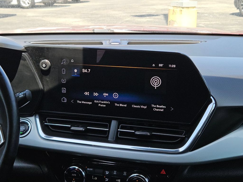 2025 Chevrolet Trax LT - Photo 20