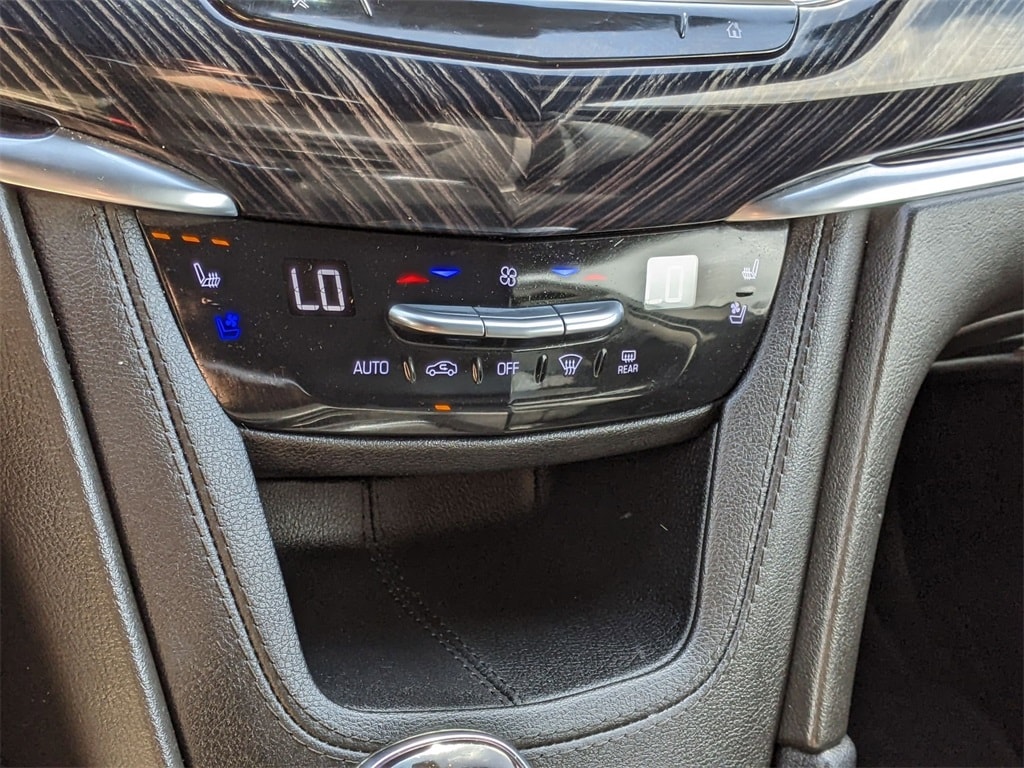 Thumbnail: 2024 Cadillac XT6 - 21