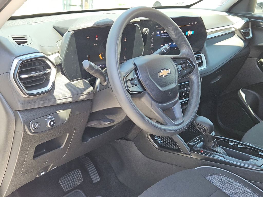 Thumbnail: 2025 Chevrolet TrailBlazer - 13