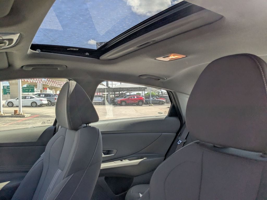 Thumbnail: 2025 Hyundai Elantra - 16