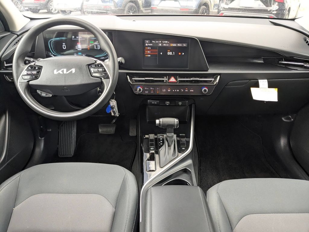 Thumbnail: 2025 Kia Niro - 24