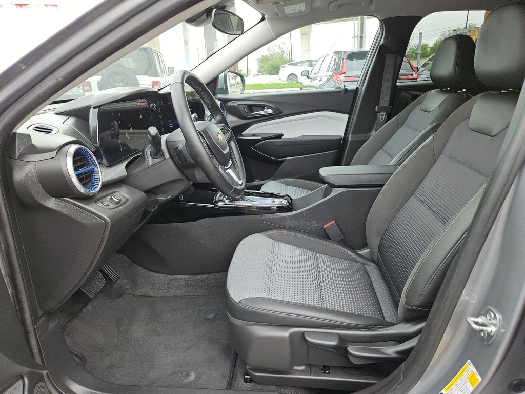 Thumbnail: 2025 Chevrolet Trax - 11