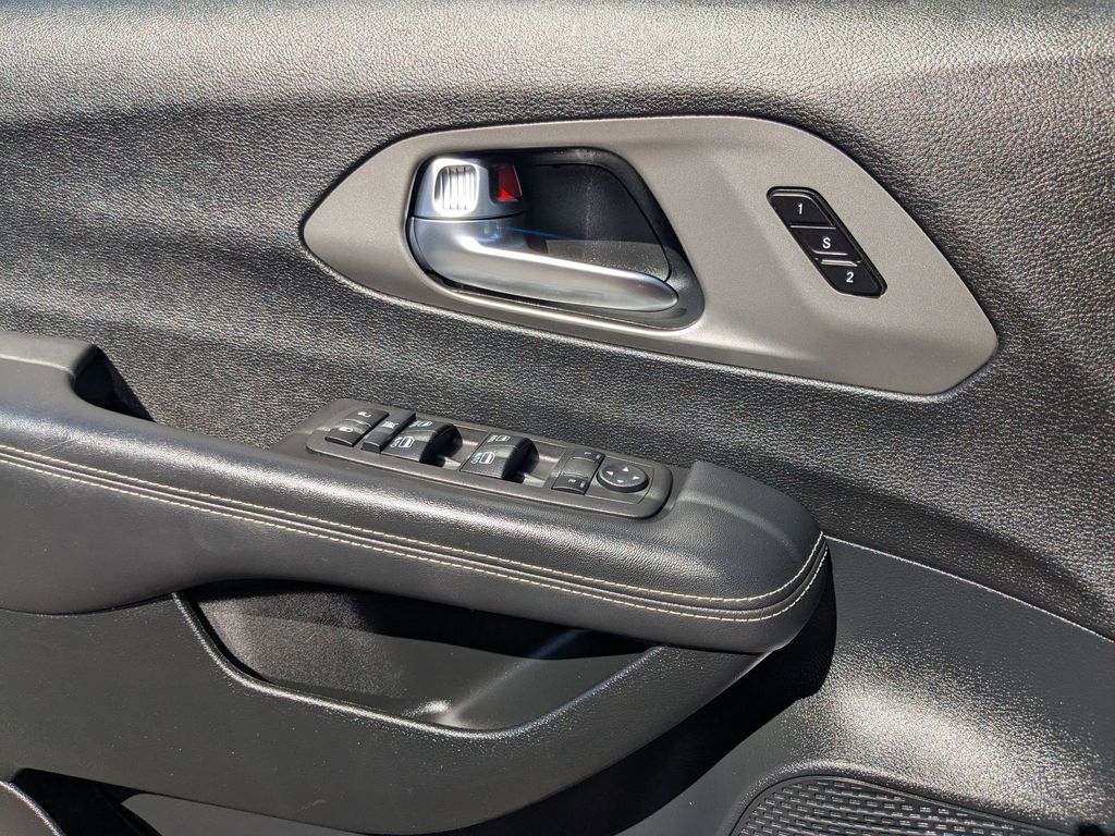 Thumbnail: 2025 Chrysler Pacifica - 15