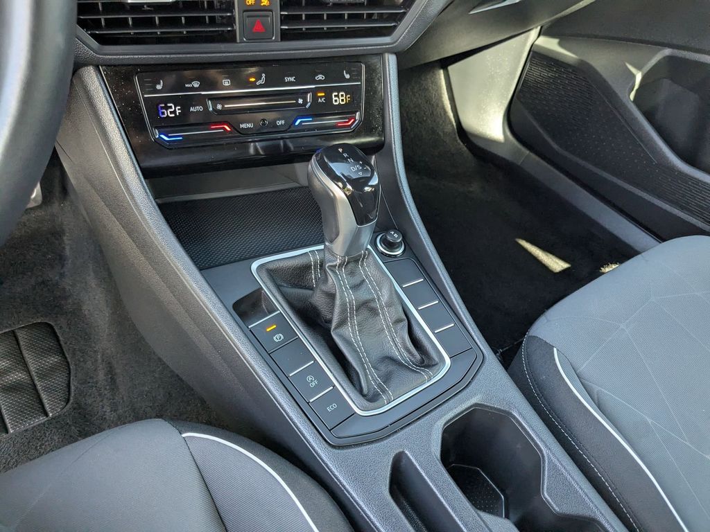 Thumbnail: 2025 Volkswagen Jetta - 24