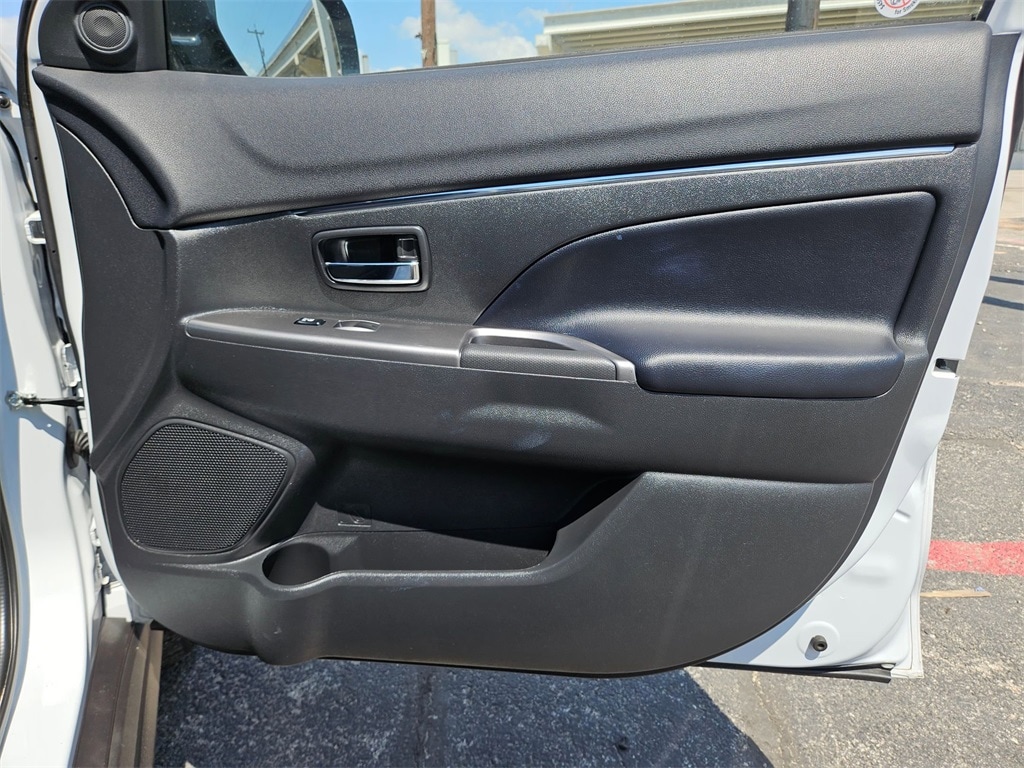 Thumbnail: 2024 Mitsubishi Outlander Sport - 32