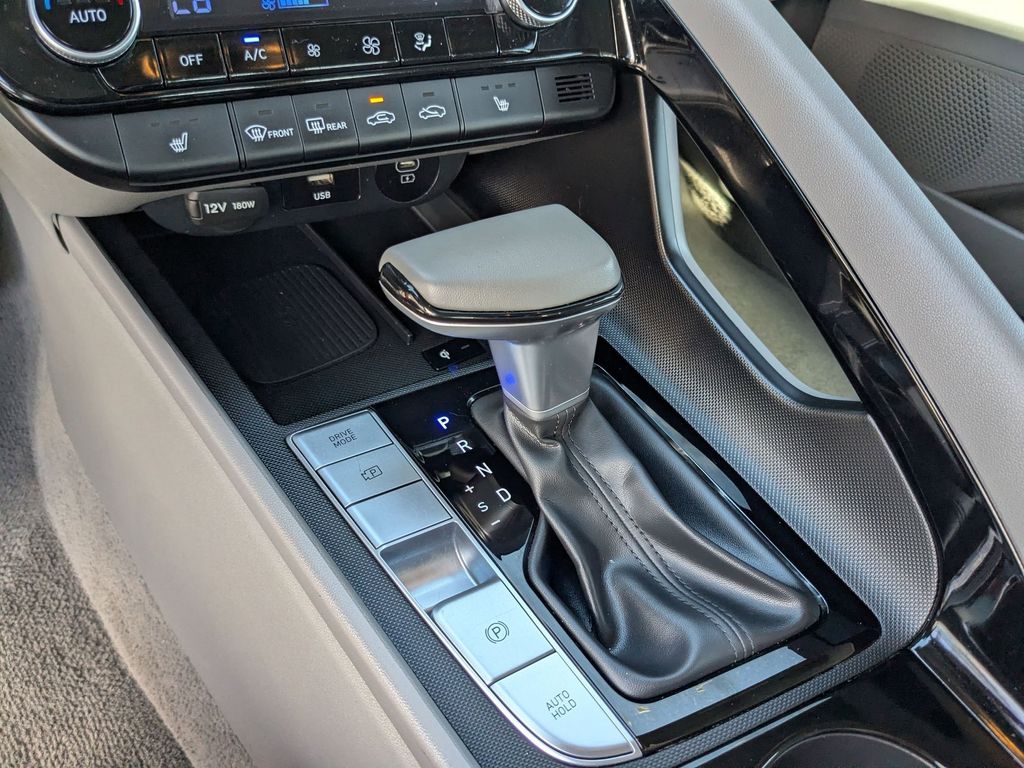 Thumbnail: 2025 Hyundai Elantra - 25