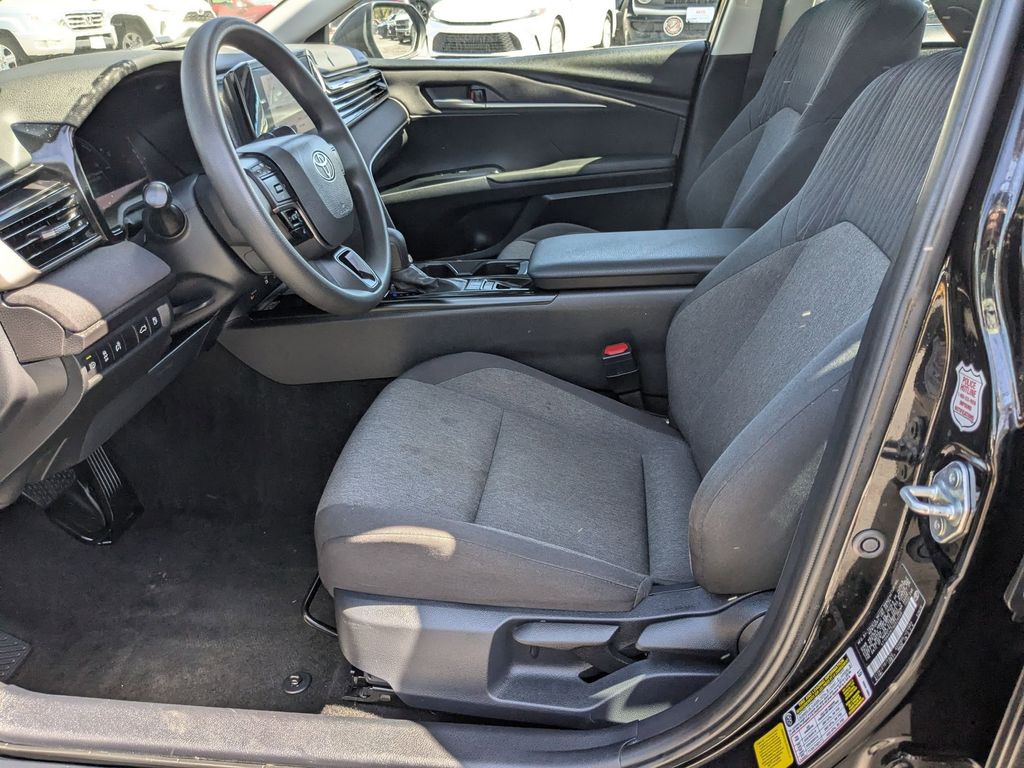 Thumbnail: 2025 Toyota Camry - 11