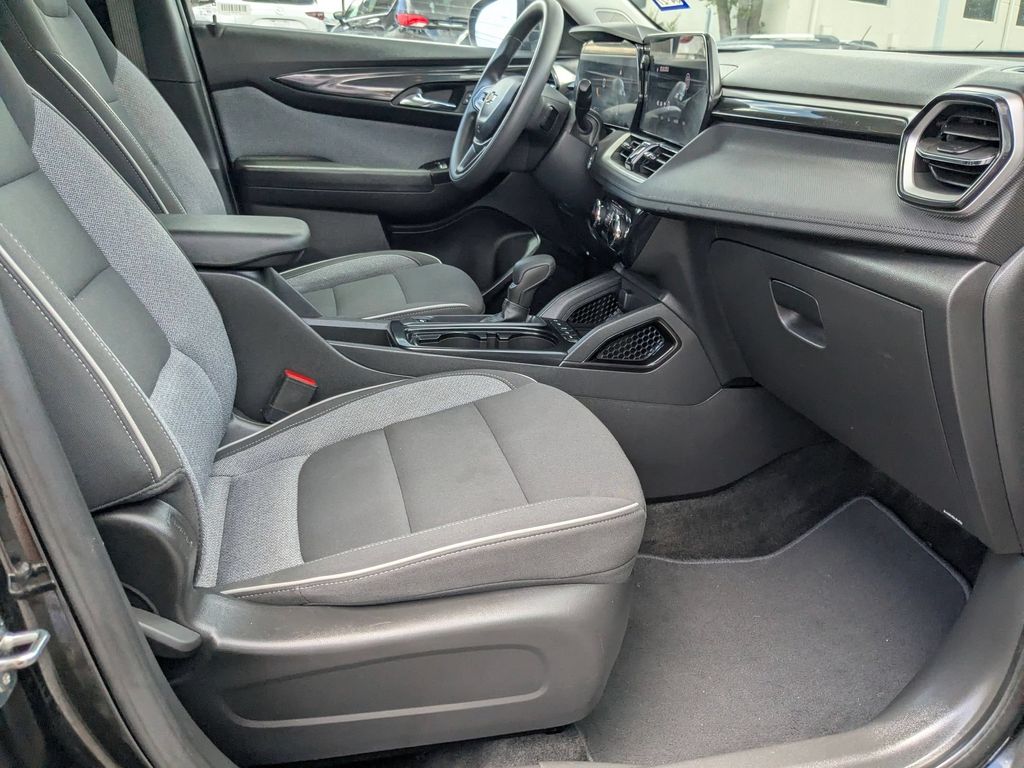 Thumbnail: 2025 Chevrolet TrailBlazer - 25