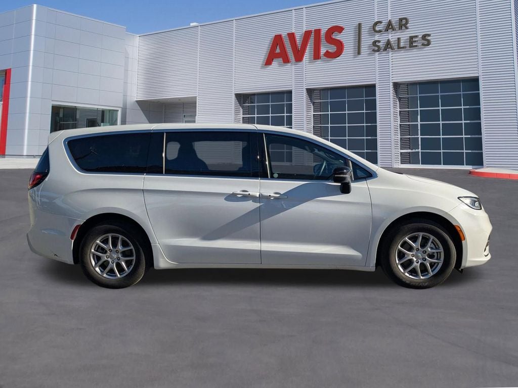 Thumbnail: 2025 Chrysler Pacifica - 7