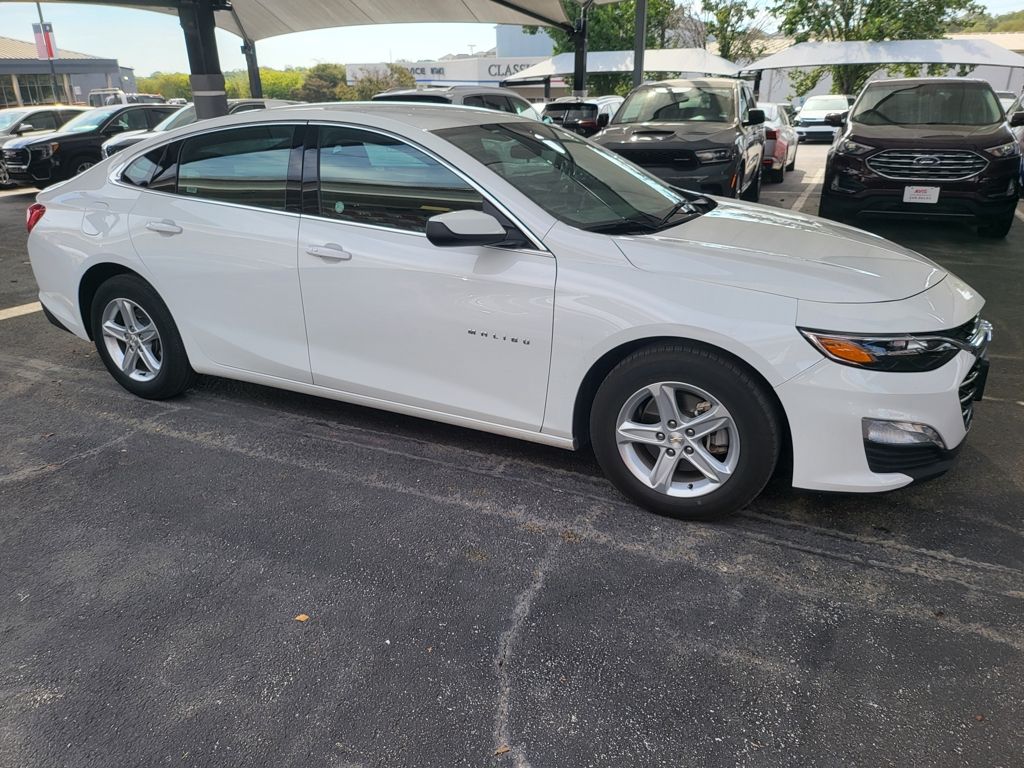 Thumbnail: 2024 Chevrolet Malibu - 4