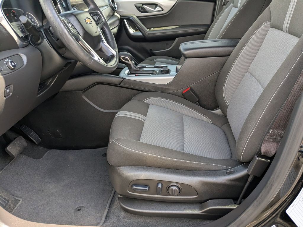 Thumbnail: 2025 Chevrolet Blazer - 11