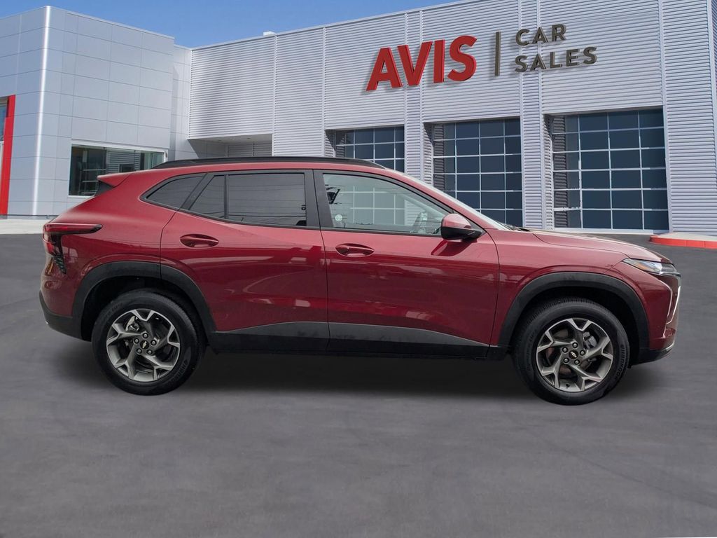 Thumbnail: 2025 Chevrolet Trax - 7