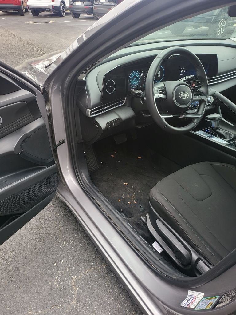 Thumbnail: 2025 Hyundai Elantra - 4