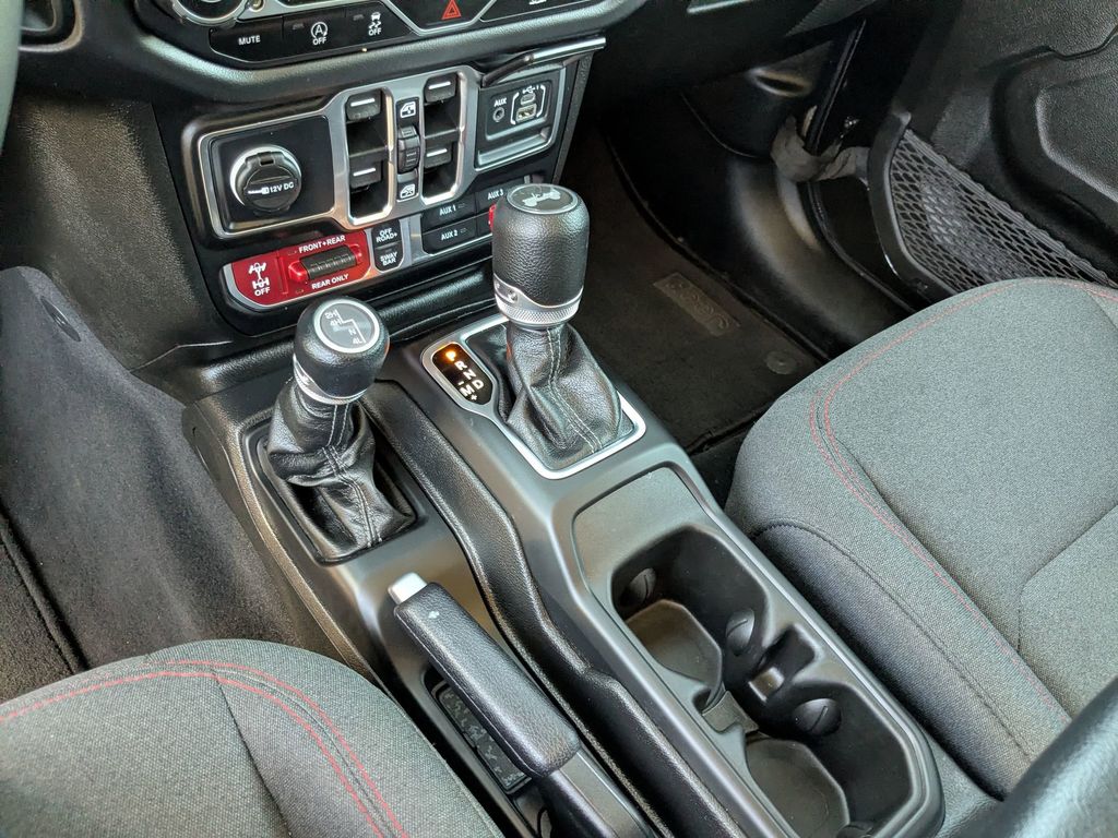 Thumbnail: 2025 Jeep Wrangler - 21