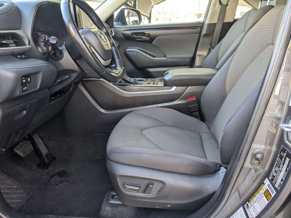 Thumbnail: 2024 Toyota Highlander - 11