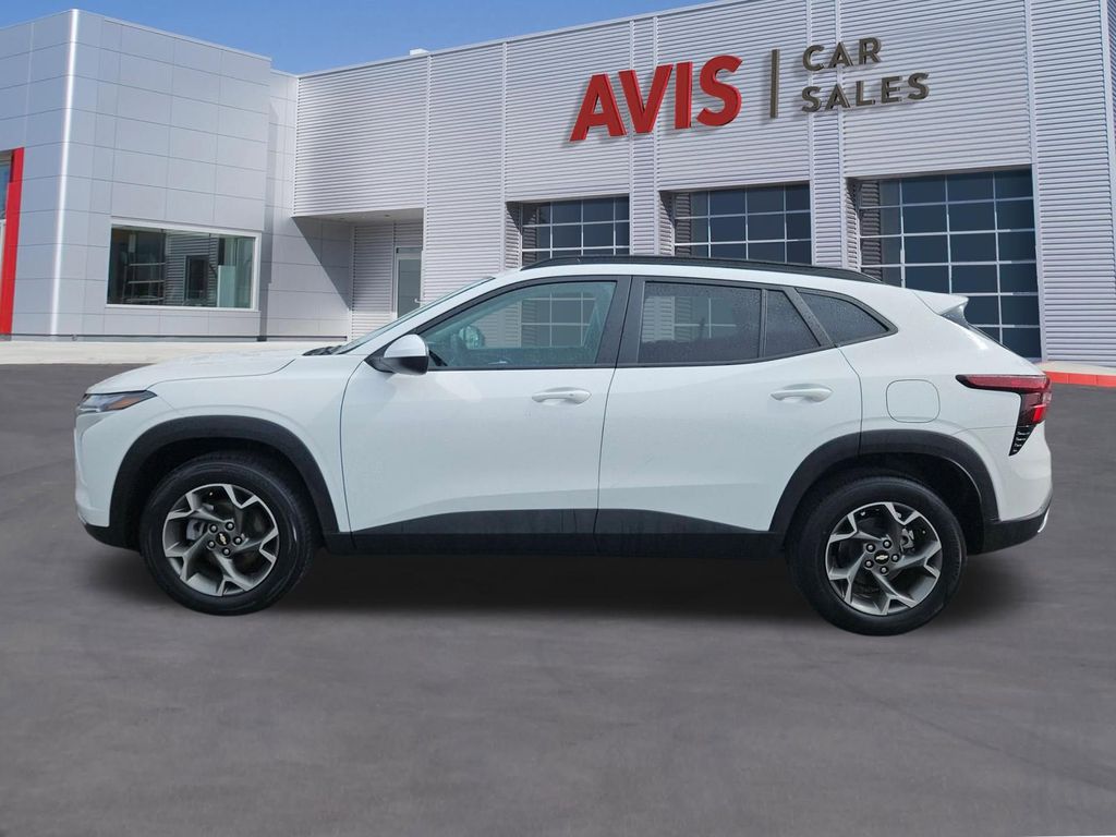 Thumbnail: 2025 Chevrolet Trax - 2