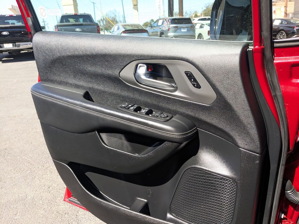 Thumbnail: 2025 Chrysler Pacifica - 14