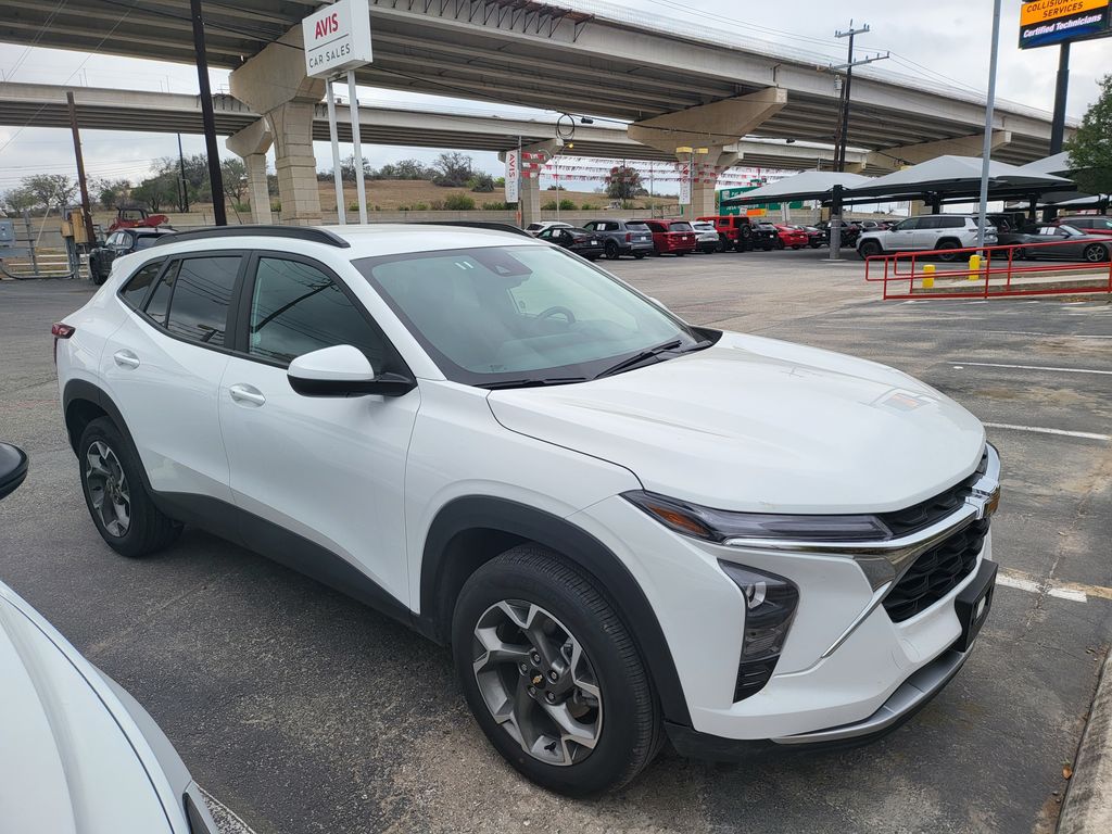 Thumbnail: 2025 Chevrolet Trax - 15