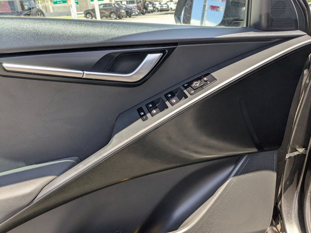 Thumbnail: 2025 Kia Niro - 14