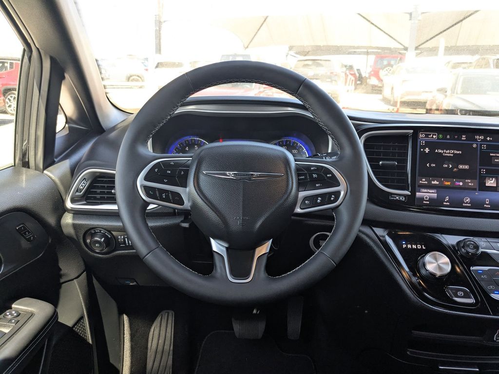 Thumbnail: 2025 Chrysler Pacifica - 26