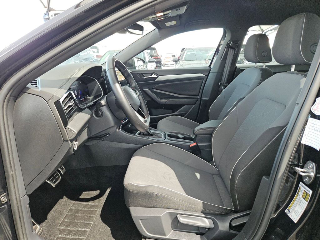 Thumbnail: 2025 Volkswagen Jetta - 11
