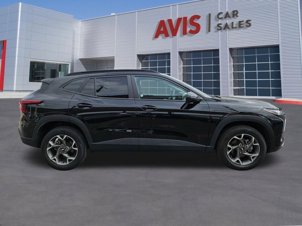 Thumbnail: 2025 Chevrolet Trax - 7