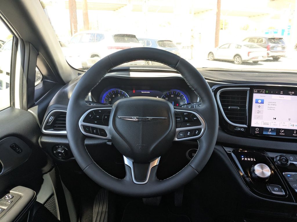 Thumbnail: 2025 Chrysler Pacifica - 25