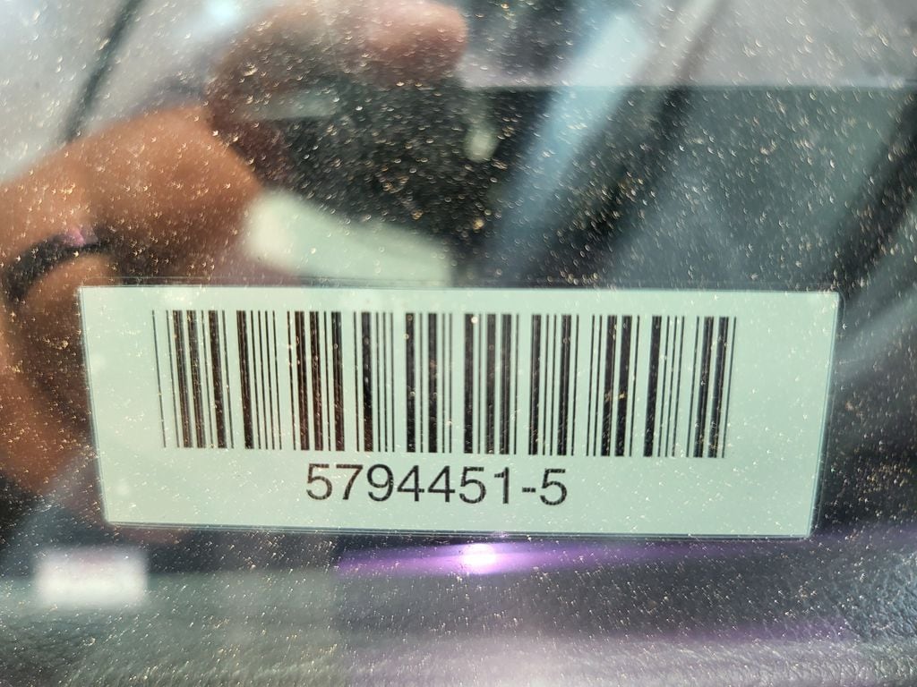 Thumbnail: 2025 Mercedes-Benz C-Class - 9