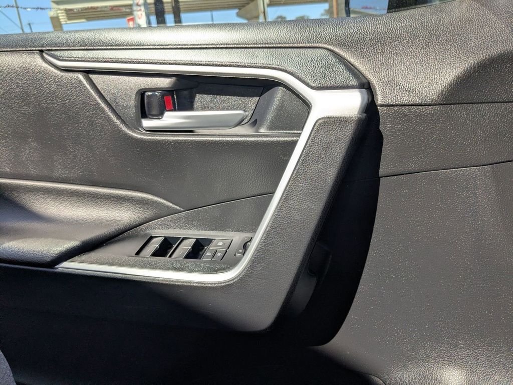 Thumbnail: 2025 Toyota RAV4 - 15