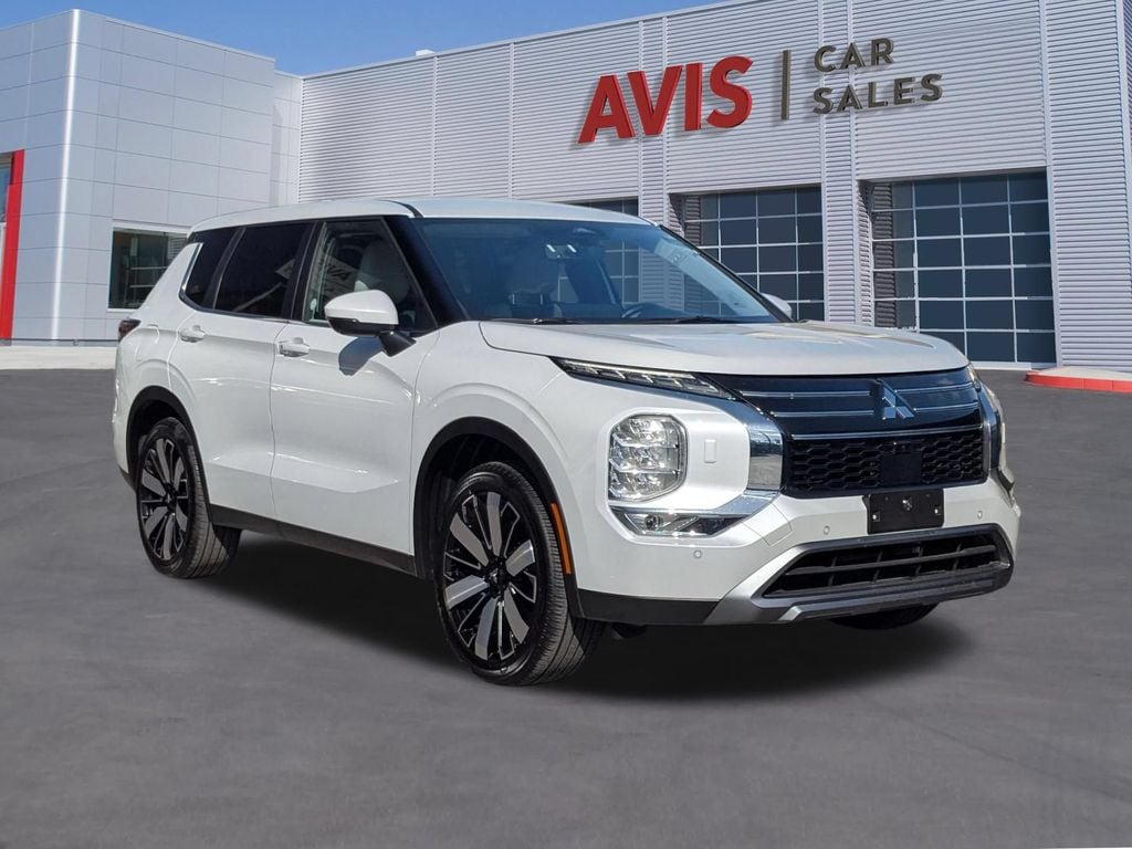 Thumbnail: 2025 Mitsubishi Outlander - 9