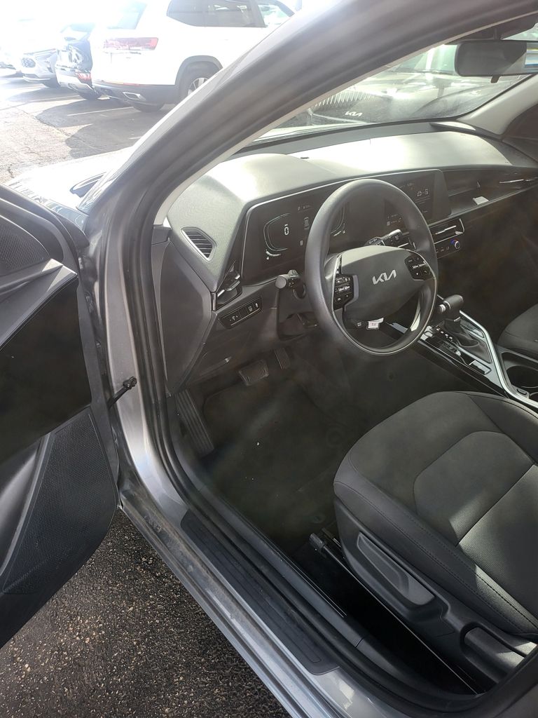 Thumbnail: 2025 Kia Niro - 3