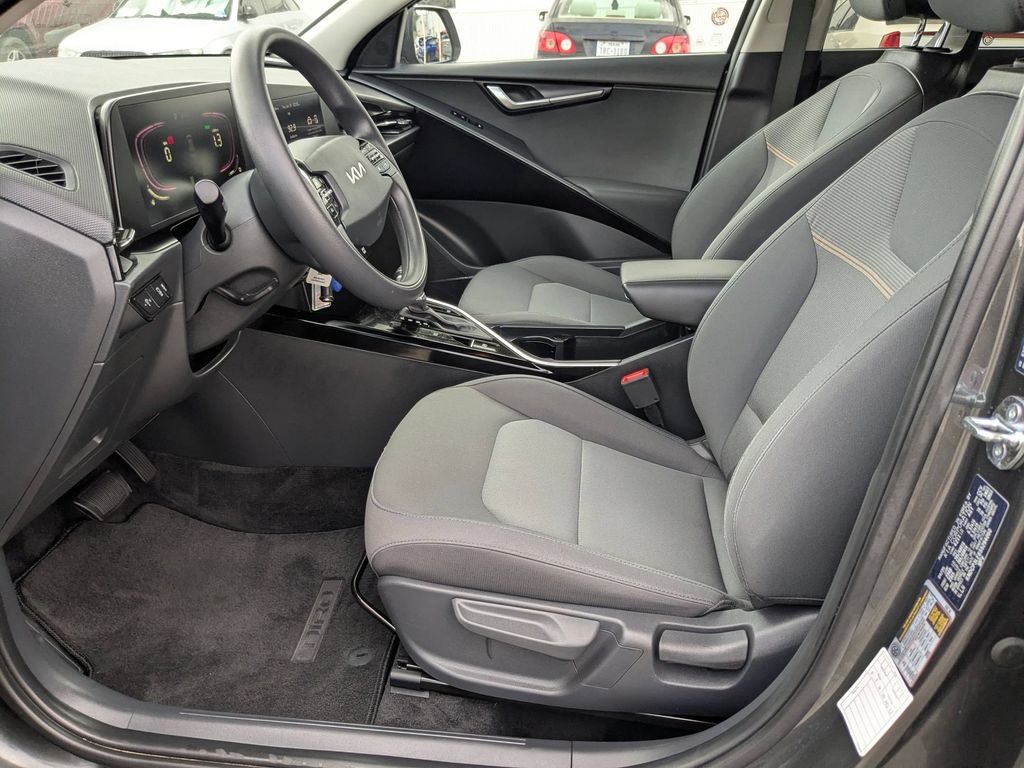 Thumbnail: 2025 Kia Niro - 11