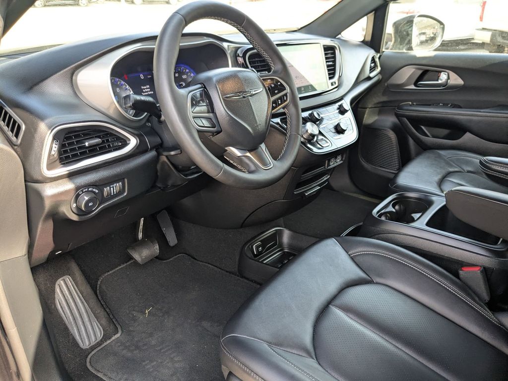 Thumbnail: 2025 Chrysler Pacifica - 13