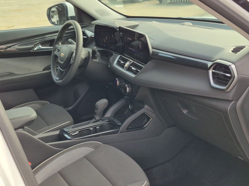 2025 Chevrolet Trailblazer LT - Photo 28