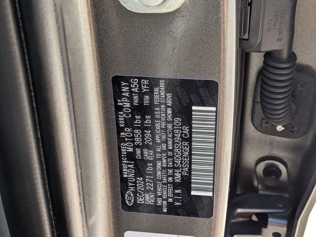 Thumbnail: 2025 Hyundai Elantra - 32